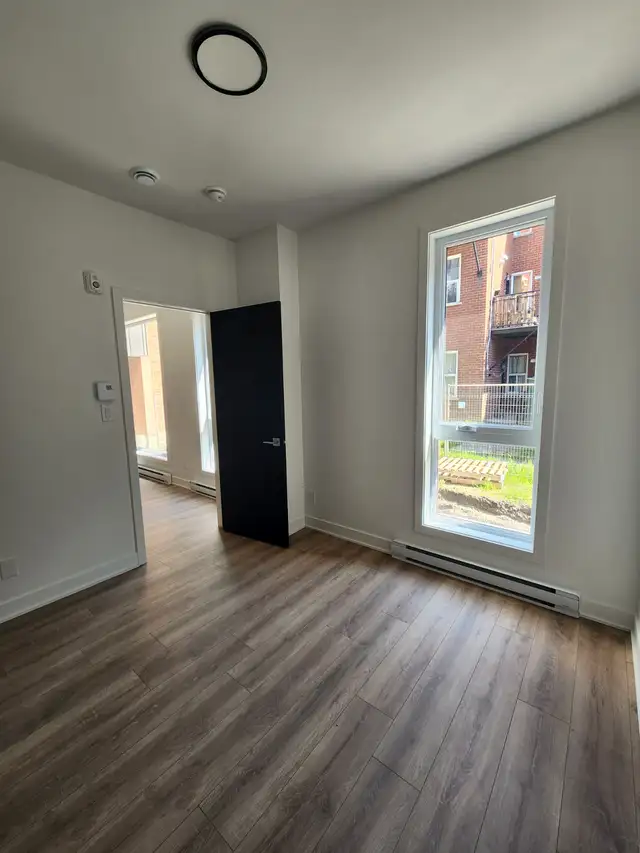 Superbe 5 ½ sur deux niveaux – À deux pas du métro Charlevoix - Photo 4