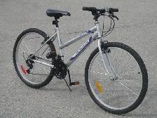 LIKE NEW FEMALE'S 26' SUPERCYCLE SC1800 SERIES 18SPD MTB BIKE!