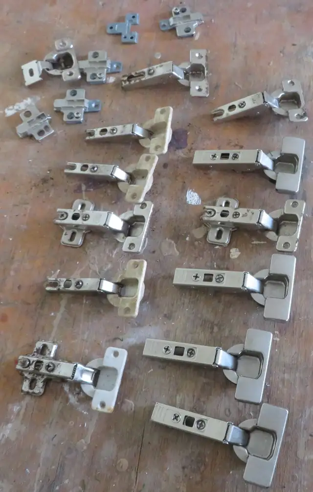 CABINET HINGES - Photo 3