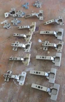 CABINET HINGES - Photo 3