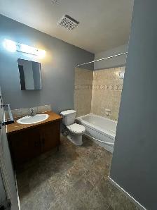 3bedroom upper/lower 4plex unit in Glendale - Photo 3