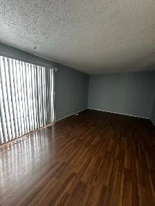 3bedroom upper/lower 4plex unit in Glendale - Photo 8