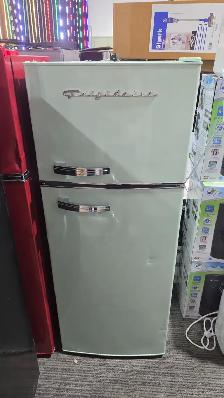 FRIGIDAIRE 7.5 CUFT PASTEL GREEN COLOR REFRIGERATOR