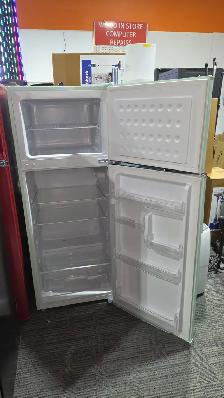 FRIGIDAIRE 7.5 CUFT PASTEL GREEN COLOR REFRIGERATOR - Photo 2