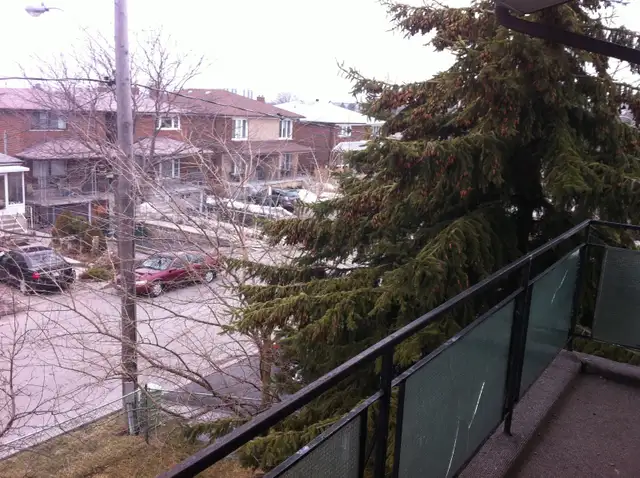 -= AVAILABLE NOW! 2 bedroom apt w/ balcony & Parking=- - Photo 6