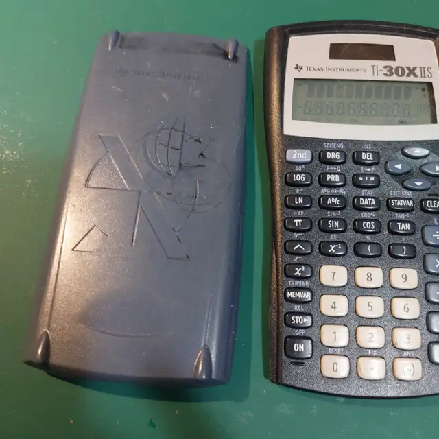 Texas Instrument Calculator - Photo 2