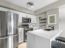 Amazing 3 Bedroom Townhouse - Queen West - Photo 2