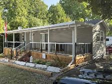 2023 General Coach Ferrensby Queen with full length deck.