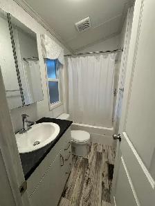 2023 General Coach Ferrensby Queen with full length deck. - Photo 3