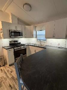 2023 General Coach Ferrensby Queen with full length deck. - Photo 4