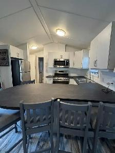 2023 General Coach Ferrensby Queen with full length deck. - Photo 6