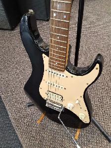 Yamaha EG 112C Electric Guitar - Black - Photo 2