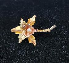 18k Tri-Colour Gold 5.1gr Brooch with White Pearl