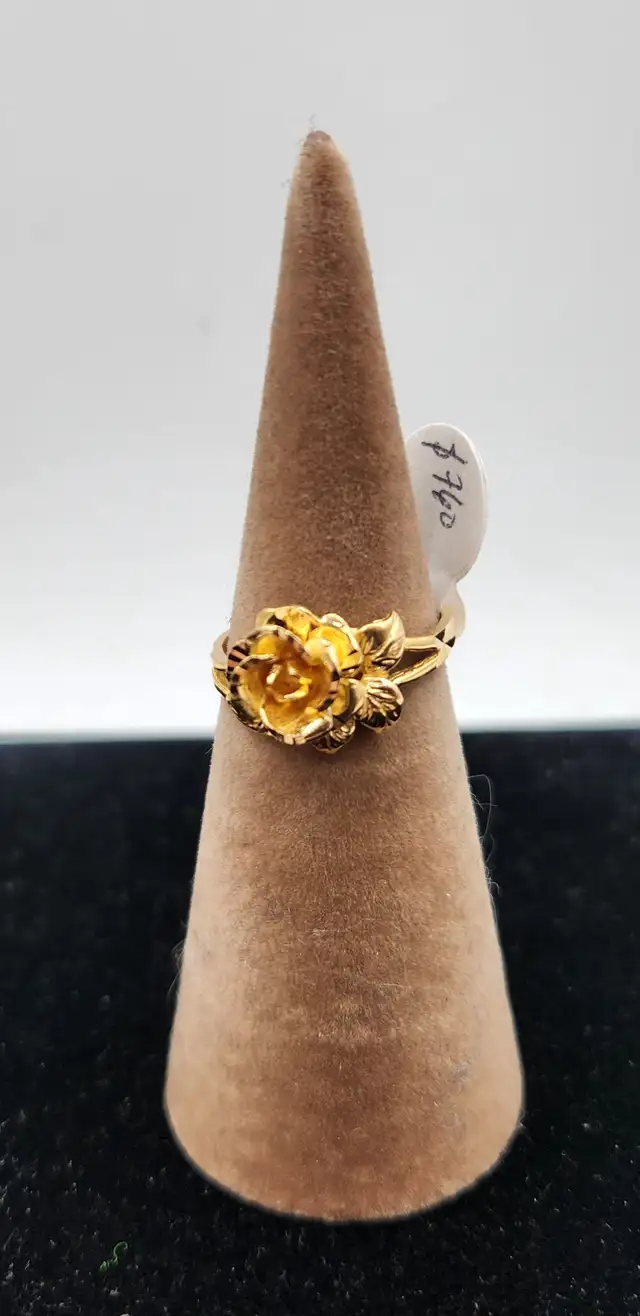 22k Yellow Gold 4gr Flower Ring