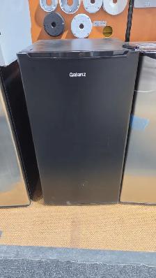 Galanz 3.2 CU FT UPRIGHT REFRIGERATOR BLACK COLOR