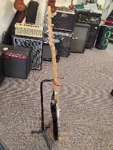 Squire Bronco Bass - Black - Photo 5