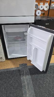 FRIGIDAIRE COMPACT REFRIGERATOR 4.0 cuft - Photo 2