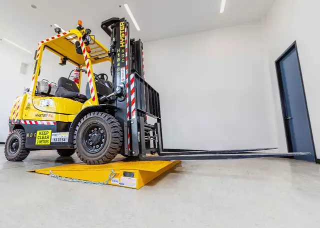 Heavy Duty Steel Ramp for Containers - Photo 3