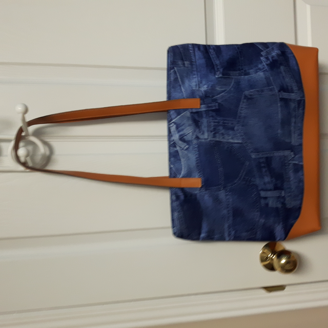 BEAU SAC À MAIN NEUF BERTINI&CECCHI 12'HAUTx17'LARGE: $20.00