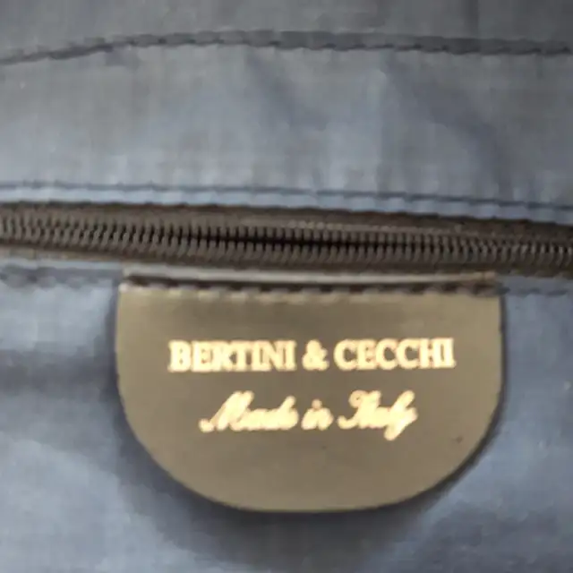 BEAU SAC À MAIN NEUF BERTINI&CECCHI 12'HAUTx17'LARGE: $20.00 - Photo 2
