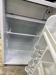 Danby 3.2 Cubic Feet Compact White Fridge - Photo 3