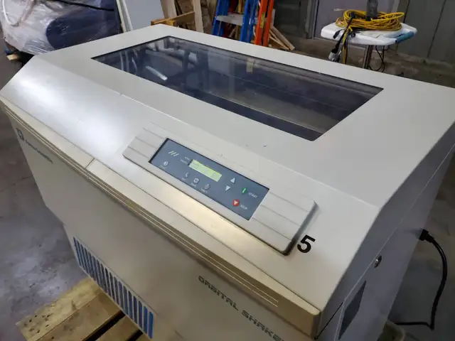 Thermo Fisher Forma 435 Incubated Floor Orbital Shaker - Photo 4