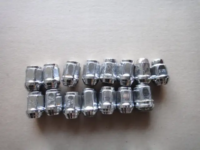 vis de roue - Photo 4