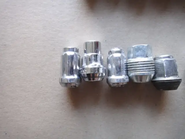 vis de roue - Photo 5