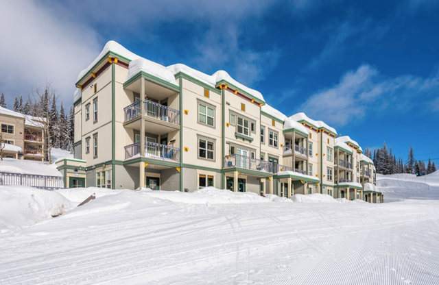 Fully Furnished Silver Star Condo -Mid April-Mid Nov.