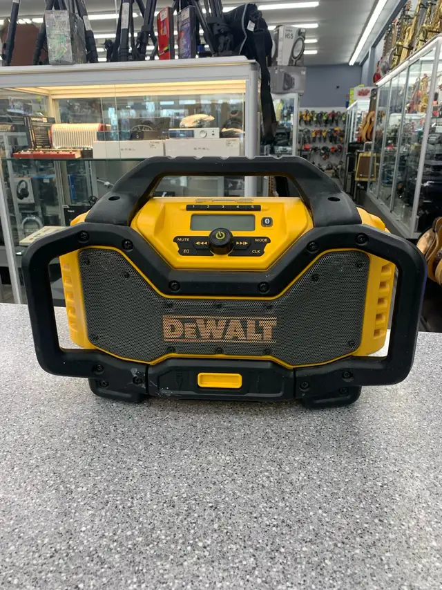 Dewalt DCR025 Jobsite Bluetooth Radio