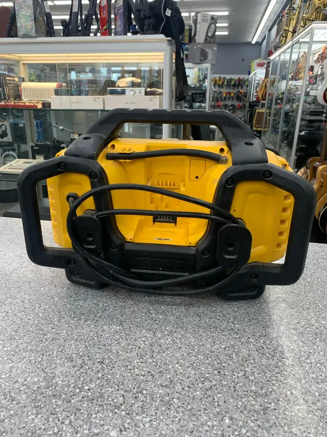 Dewalt DCR025 Jobsite Bluetooth Radio - Photo 2