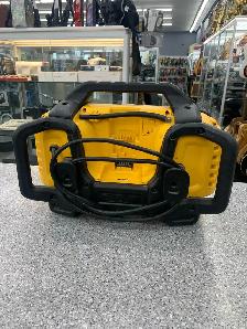 Dewalt DCR025 Jobsite Bluetooth Radio - Photo 2