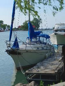 BAYFIELD  32  SAILBOAT  $ 15,500