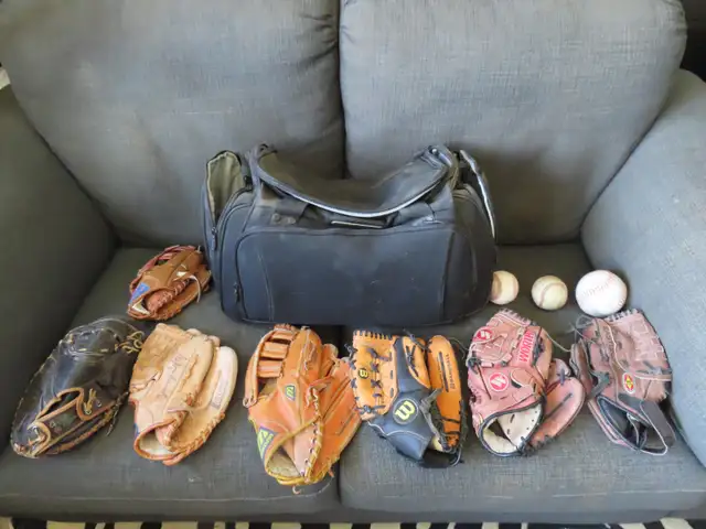 7 BASEBALL GLOVES, 3 BALLS & BAG