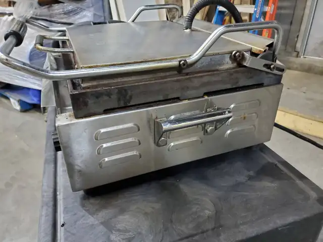 Waring Wpg250 Commercial Panini Express Grooved Plates 120v - Photo 6