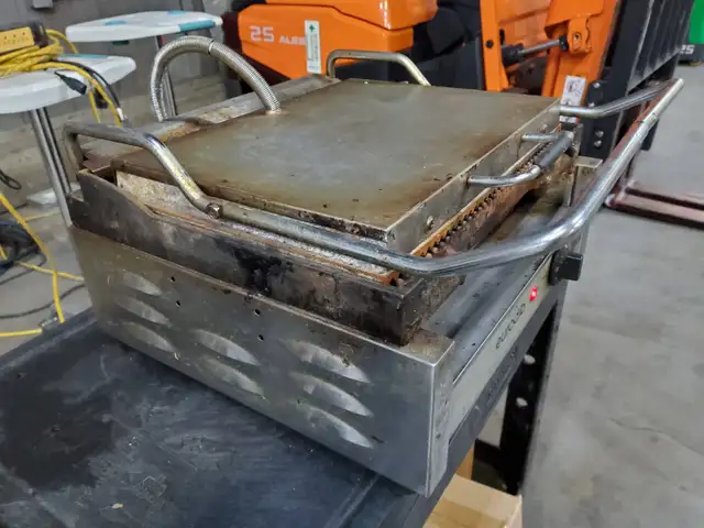 Eurodib Panini Sandwich Grill SFE02345-120 - Photo 2