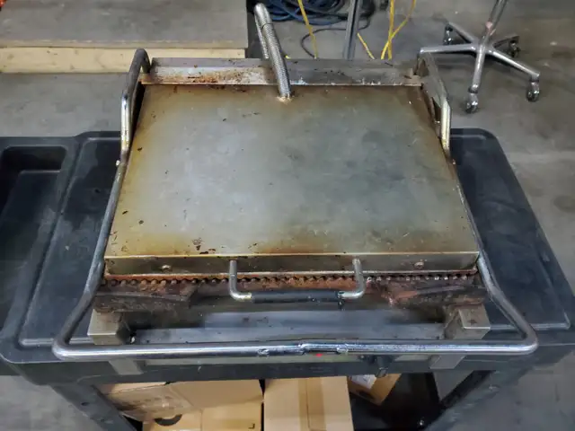 Eurodib Panini Sandwich Grill SFE02345-120 - Photo 3