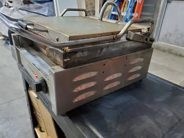 Eurodib Panini Sandwich Grill SFE02345-120 - Photo 4