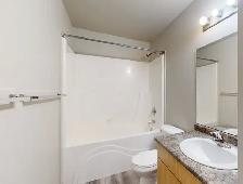 #1431 - 2 Bed/1 Bath Condo Royal Oaks Manor $1650 h/w included - Photo 9