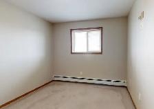 #1431 - 2 Bed/1 Bath Condo Royal Oaks Manor $1650 h/w included - Photo 10