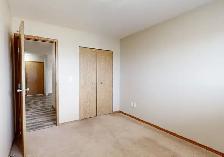 #1431 - 2 Bed/1 Bath Condo Royal Oaks Manor $1650 h/w included - Photo 11