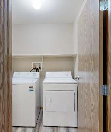 #1431 - 2 Bed/1 Bath Condo Royal Oaks Manor $1650 h/w included - Photo 12