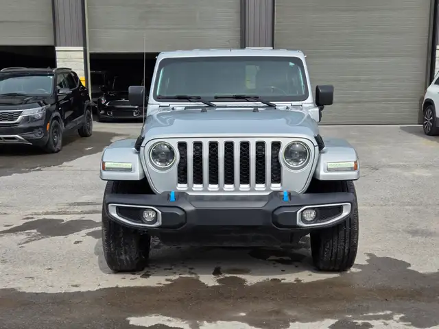 2023 Jeep Wrangler 4xe - CLEAN CARFAX, FULLY LOADED, HYBRID 4X4 - Photo 2