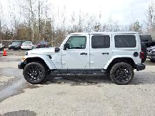 2023 Jeep Wrangler 4xe - CLEAN CARFAX, FULLY LOADED, HYBRID 4X4 - Photo 3