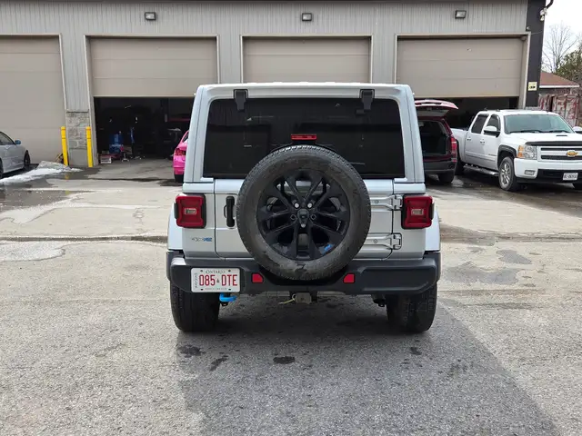 2023 Jeep Wrangler 4xe - CLEAN CARFAX, FULLY LOADED, HYBRID 4X4 - Photo 4