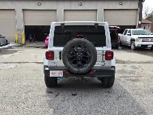 2023 Jeep Wrangler 4xe - CLEAN CARFAX, FULLY LOADED, HYBRID 4X4 - Photo 4