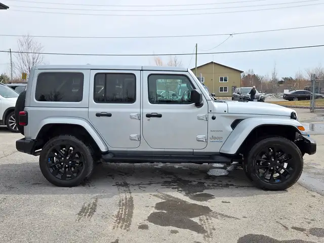 2023 Jeep Wrangler 4xe - CLEAN CARFAX, FULLY LOADED, HYBRID 4X4 - Photo 5