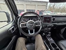 2023 Jeep Wrangler 4xe - CLEAN CARFAX, FULLY LOADED, HYBRID 4X4 - Photo 7