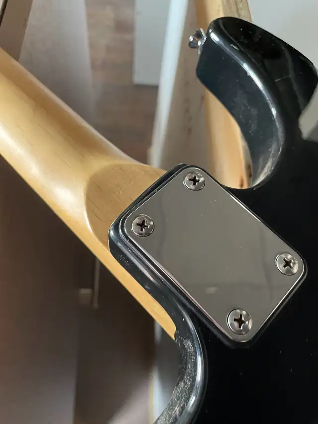 Electric guitar - Photo 3