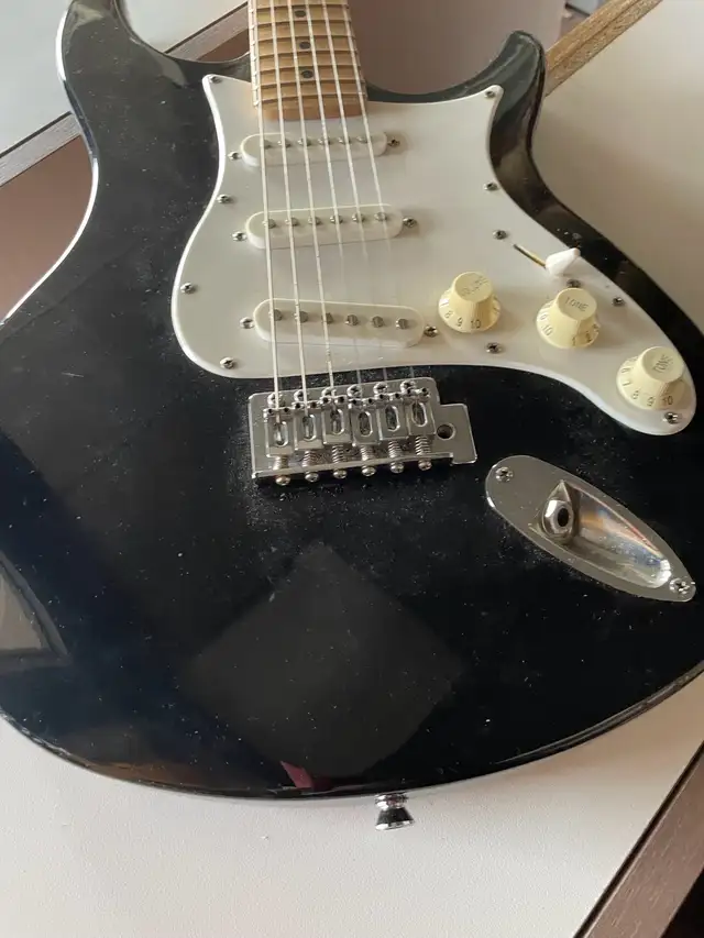 Electric guitar - Photo 4